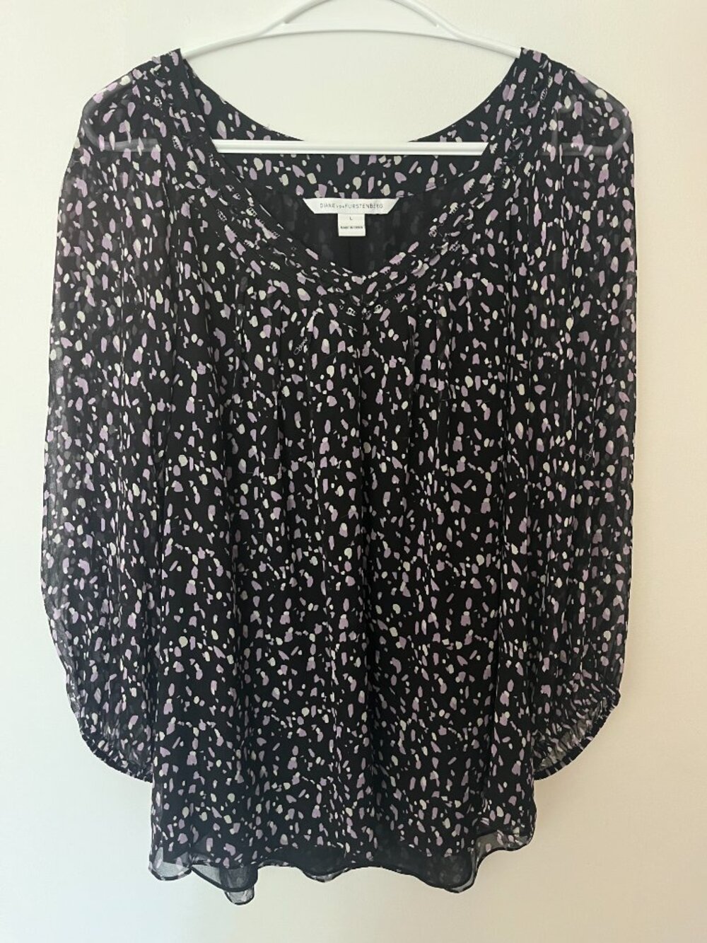 DVF Diane von Furstenberg 100% Silk Printed Blouse – Size L